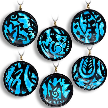 Smykke med sort & blå mønster, håndlaget-28020694 Smykke med sort & blå mønster, håndlaget -28020694