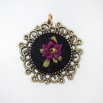 Broderte smykke fra YAde 12x12 mm - 741004 Broderte smykke fra YAde 12x12 mm - 741004