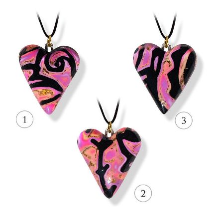 Hjertesmykke rosa og sort 25x23 mm, med snor -280207457 Hjertesmykke rosa og sort 25x23 mm, med snor -280207457