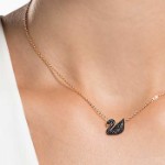 Smykke Swarovski Iconic Swan Pendant, Black, Rose-gold tone plated - 5204133