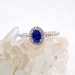 Diamantring i hvitt gull 14 kt med 0,14 ct W-Si & safir - bur573194