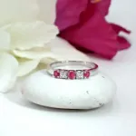 Diamantring i hvitt gull 14kt med rubin og 0,013 ct W-Si - COC003760r