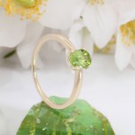 Gullring i gult gull 14 kt med peridot - BUR585887