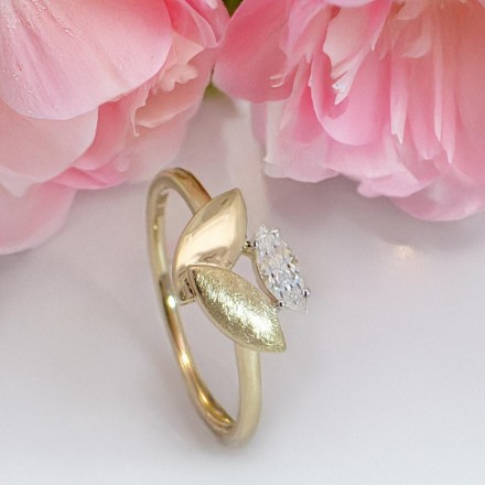 Gullring i gult gull 14kt med zirkonia - bur585885 Gullring i gult gull 14kt med zirkonia - bur585885