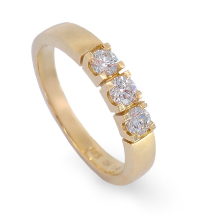 Forlovelsesring diamantring Iselin 3x0,15 ct TW-Si i gult gull 14kt-85030150 Forlovelsesring diamantring Iselin 3x0,15 ct TW-Si i gult gull 14kt-85030150