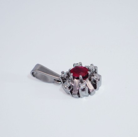 Diamantsmykke med 0,06 ct W-Si og rubin - Bur270158 Diamantsmykke med 0,06 ct W-Si og rubin - Bur270158