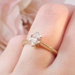 Forlovelsesring Gaia med Oval Lab Grown diamant i 0.71 ct og River (D) - VS1 - LG071gg