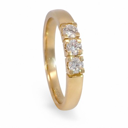 Forlovelsesring diamantring Iselin 3x0,10 ct TW-Si i gult gull - 85030100 Forlovelsesring diamantring Iselin 3x0,10 ct TW-Si i gult gull - 85030100