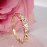 Bilde av Iselin alliansering 585/14 karat gult gull med 5x0.05 ct TW-Si - 85050500