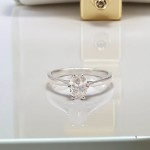 Forlovelsesring med Oval Lab Grown diamant i 0.72 ct og River (D) -VS1 - LG072HG