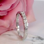 Iselin alliansering i hvitt gull med 5 diamanter - 8505050