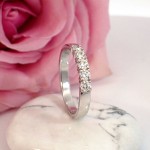 Iselin alliansering i hvitt gull med diamanter- 8505010