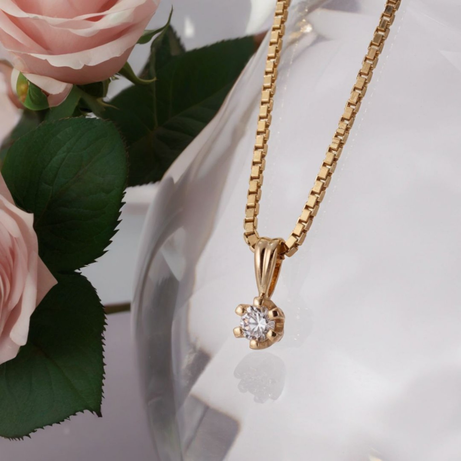 Diamantsmykke Sitara i gult gull med 0,05 ct W-Si-3221050