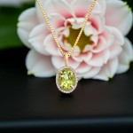Diamantsmykke i gult gull 0,16ct WSI diamant og peridot - 27252