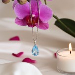 Gullsmykke i 14 kt hvitt gull med topas - bur283418