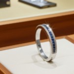 Diamantring i 14 kt gull med 0,16ct W-Si og med safirer - COC00390