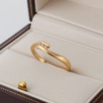 Gullring med 3 zirkonia stener - coc5000326