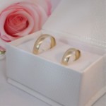 Giftering i gult gull 14kt, 5 mm, modell 167. RUBIN - 1250