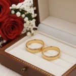 Giftering i gult gull 14kt, 5 mm, modell 167. RUBIN - 1250