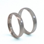 Giftering i platina 950, 4 mm. RUBIN modell 167 - 1040