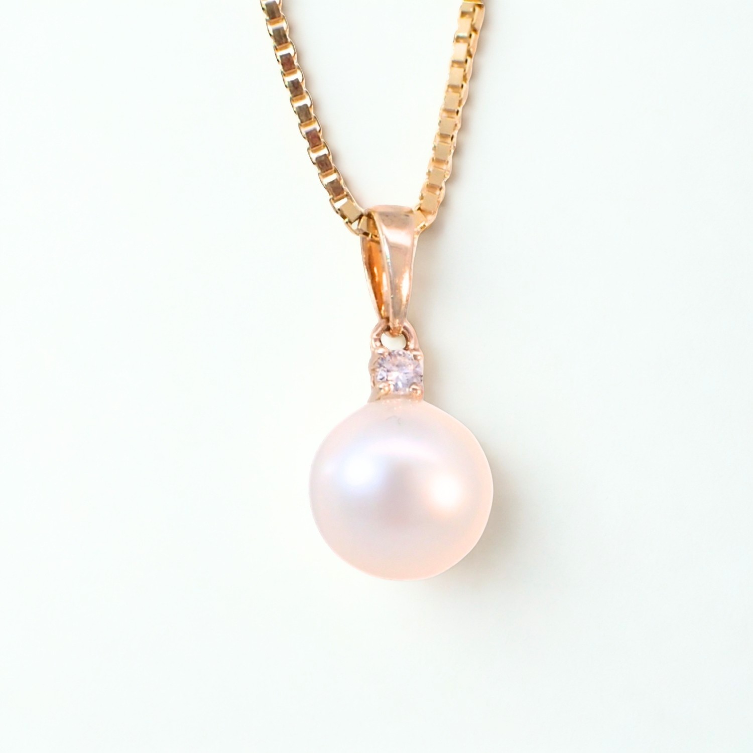 Diamantsmykke i 14kt gull med perle og diamant 0,35ct W-Si - coc4000147