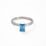 Forlovelesring med Emerald cut blå Lab Grown diamant 0,79ct VVS2. Leticia - LG725510239