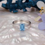 Forlovelesring med Emerald cut blå Lab Grown diamant 0,79ct VVS2. Leticia - LG725510239