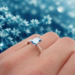 Forlovelesring med Emerald cut blå Lab Grown diamant 0,79ct VVS2. Leticia - LG725510239