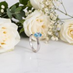 Forlovelesring med Oval blå Lab Grown diamant 0,72ct VS2. Leticia - 25100530LG