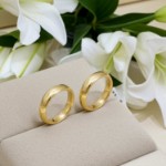 Giftering i gult gull 14kt, 4 mm/1,6 mm. RUBIN