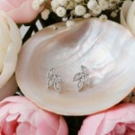 Diamantøredobber i hvitt gull 14kt med 0,050ct H/SI - BUR738252