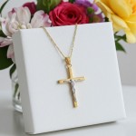 Gullsmykke kors krusifiks i 14K gult gull - 27493