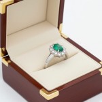 Diamantring i gull 14kt med smaragd og 0,56 ct TW-Si - coc5070257