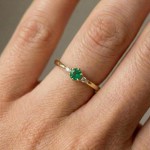 Gullring med smaragd og diamanter 0.05 ct TW-Si - coc5000547sm