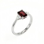 Hvittgullring med granat og diamanter 0.09 ct TW-Si - coc5000733