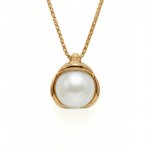 Smykke i 14kt gull med perle - bur210928