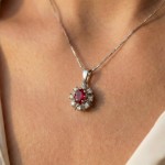 Diamantsmykke i gull med 0,12 ct TW-Si & rubin - bur272050rubin