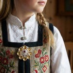 Barnesølje i hvit  og forgylt sølv