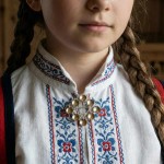 Barnesølje i hvit og forgyt sølv - 176500