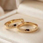 Gifteringer i serien Deg & Meg i 585 gult gull 3,5 mm. ESPELAND - SE119GU35