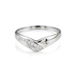 Diamantring i hvitt gull med V-design-125014hv