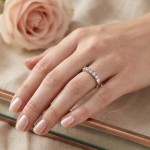 Iselin alliansering i hvitt gull med diamanter- 8505010