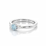 Gullring i hvitt gull 14kt med Sky Blue Topas og diamanter 0.05 ct TW-Si - coc5000547th