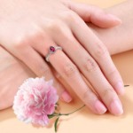 Diamantring i hvitt gull 14 kt med 0,14 ct W-Si & rosa rhodolitt - bur573224rh