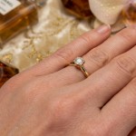 Forlovelsesring i gult gull med East Lab Grown diamant i 0.50 ct og River E VS2 - R58829GG