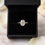 Forlovelsesring med Oval Lab Grown Radiant diamant 1,55 carat River (D)VVS2 i gult gull 14kt - HR0725Hgg