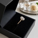 Forlovelsesring med Oval Lab Grown Radiant diamant 1,55 carat River (D)VVS2 i gult gull 14kt - HR0725Hgg