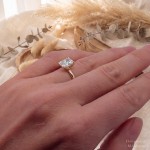 Forlovelsesring med Radiant cut Lab Grown diamant i 1.03 ct og River (E) - VVS2 - ABR21641LGGG
