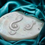 Swarovski øredobber Ariana Grande x Swarovski clip earrings Asymmetrical design, Crystal pearl, Baguette cut, White, Rhodium plated - 5720866