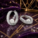 Swarovski øredobber Ariana Grande x Swarovski hoop earrings Crystal pearl, Baguette cut, White, Rhodium plated - 5720868
